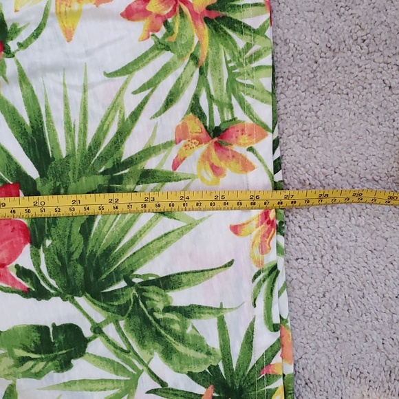 A bundle of 1 Shirt from Fresh and one pair of Capri's from Sag Harbor New - Picture 6 of 9